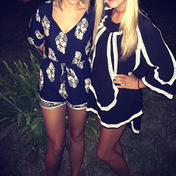 😍Xtaren | Navy Floral Romper - Picture 2 of 12